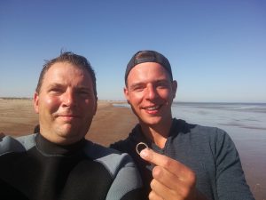 Trouwring teruggevonden op het strand