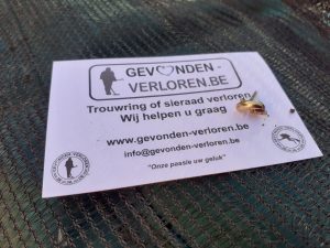 dierbare oorbel verdwenen