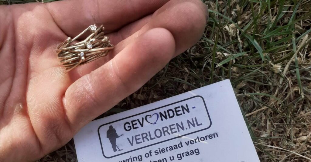 een dierbare ring kwijtgeraakt in de tuin