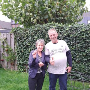 Geertruidenberg trouwring in tuin