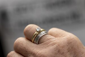 twee ringen in het gras