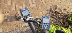 Sleutelbos teruggevonden door metaaldetector zoekservice Gevonden-verloren